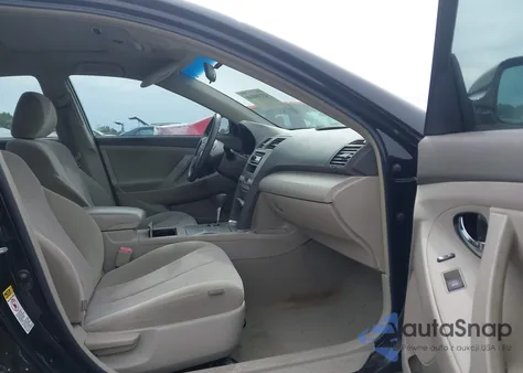 2011 Toyota Camry Hybrid z USA, uszkodzony, nr VIN 4T1BB3EK1BU143061